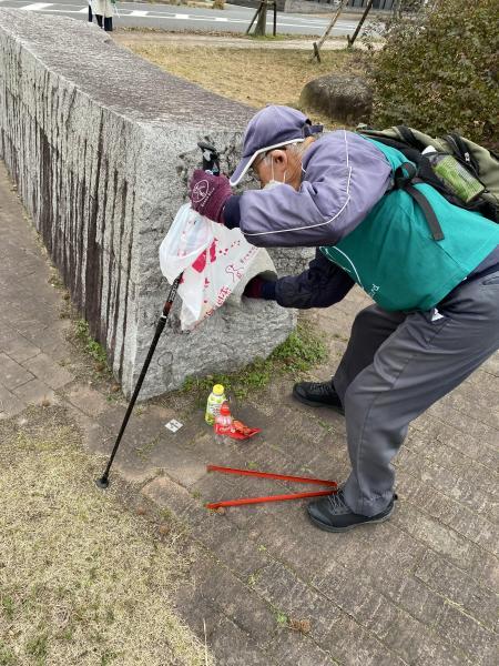 彫刻ロード川沿いおそうじ画像
