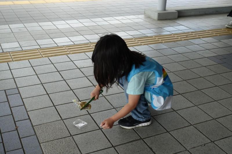 「いちたすいち」コラボ大牟田駅前お掃除画像