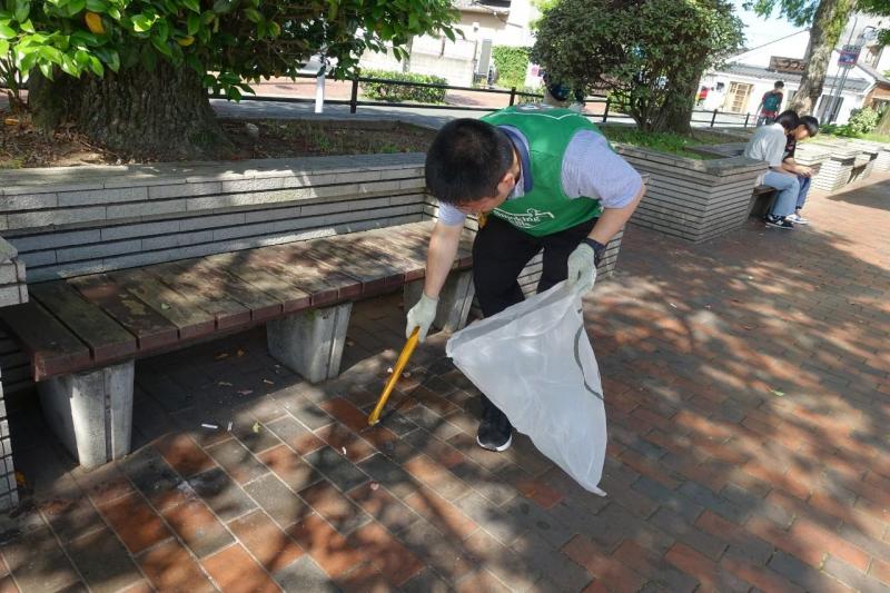 大牟田チーム大牟田駅前お掃除画像