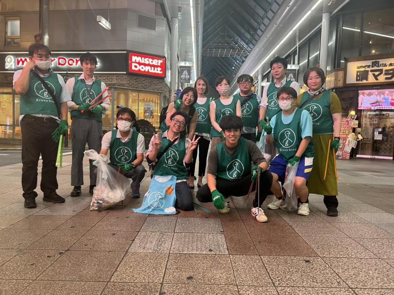 梅雨を雨間をくぐりぬけて画像