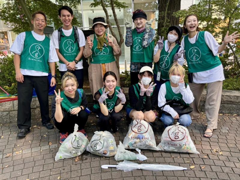 置き去りの飲料ゴミたち画像
