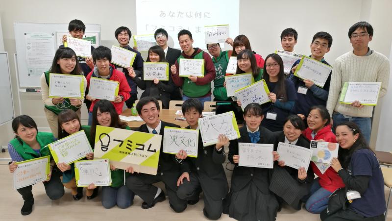 【中央大学】フミコムCaféでの座談会の様子