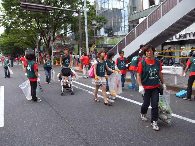 オリンピック招致パレード応援そうじを行ないました。画像