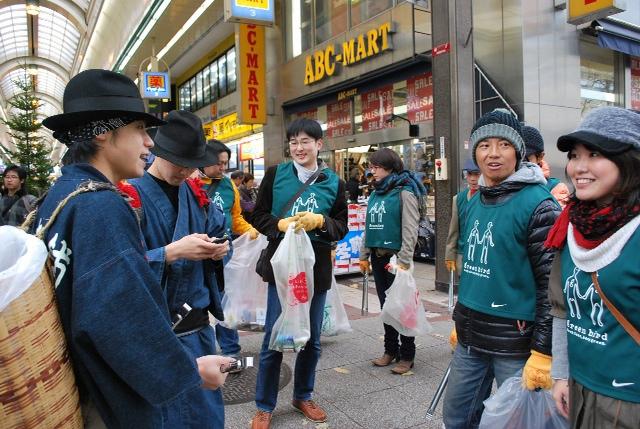【レポート】札幌チーム&times;GAKU-MCライブツアーコラボそうじ画像