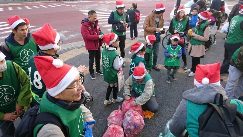 【川崎駅チーム】12月23日(土)【クリスマス仮装スペシャル】年内の最後の定例掃除画像