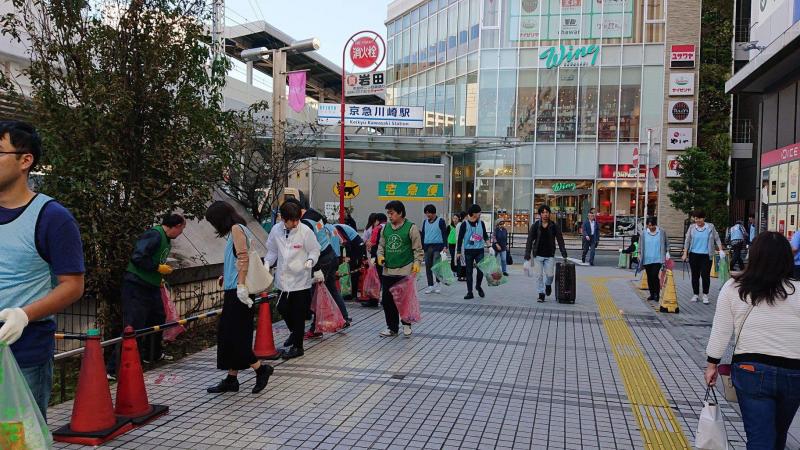 カワサキハロウィン コラボ掃除画像
