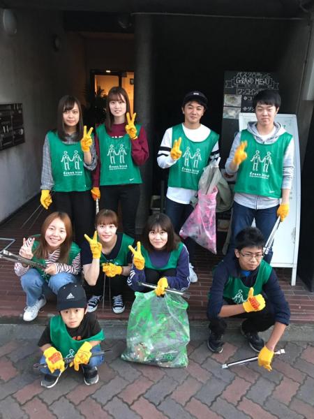 古町で仲良くごみ拾い!!みんな同級生です^_^画像