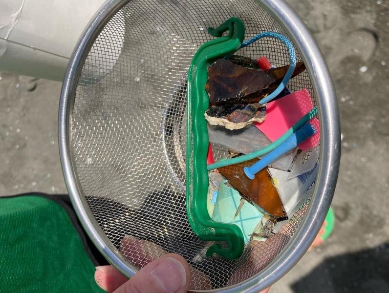湘南！江の島片瀬西浜海岸マイクロプラスチックビーチクリーン！画像