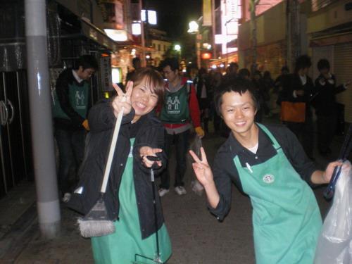 学生チーム　夜掃除画像