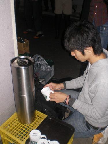 学生チーム　夜掃除画像