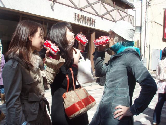 表参道にコカ･コーラビブス現る!画像