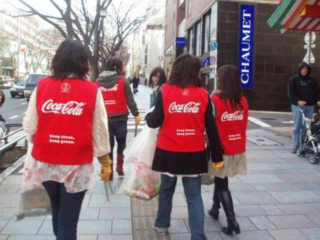 表参道にコカ･コーラビブス現る!画像