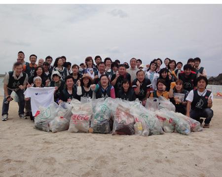 恩納村チーム&times;FM yokohamaコラボそうじ画像