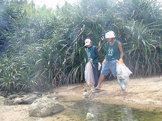 沖縄恩納村マリブビーチそうじ画像