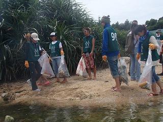 沖縄恩納村マリブビーチそうじ画像