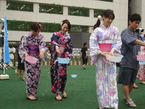 7月17日　打ち水画像