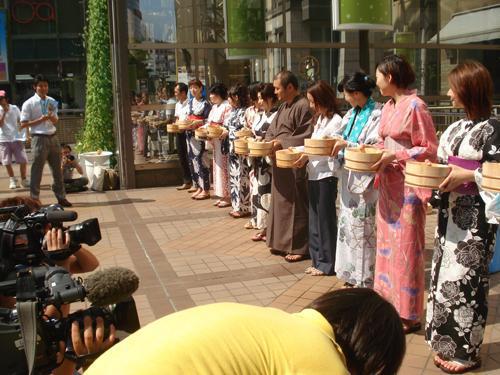 7/23　イムズで打ち水画像