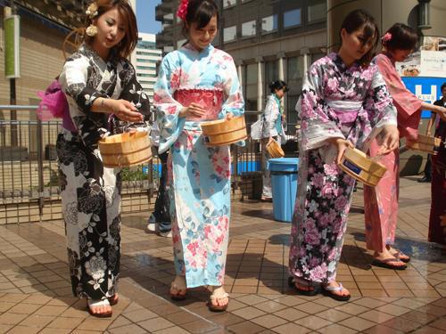 7/23　イムズで打ち水画像