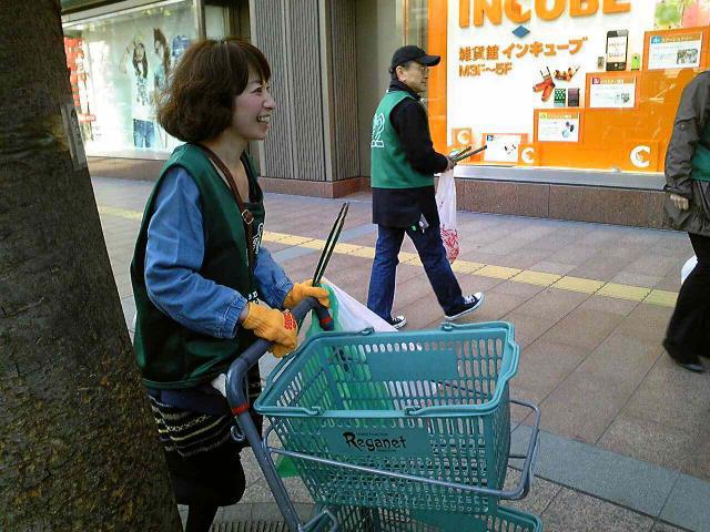 4.4 青空の下　爽やか朝そうじ画像