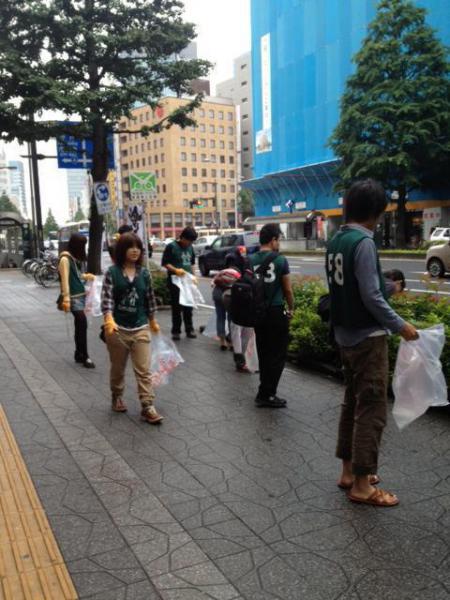 久々のアーケード街のおそうじ画像