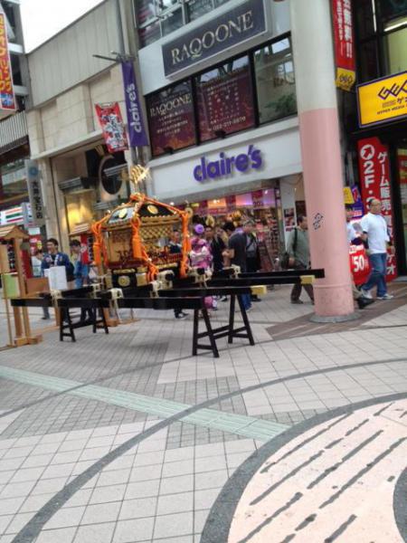 久々のアーケード街のおそうじ画像