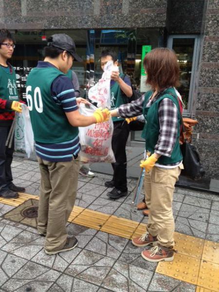 久々のアーケード街のおそうじ画像