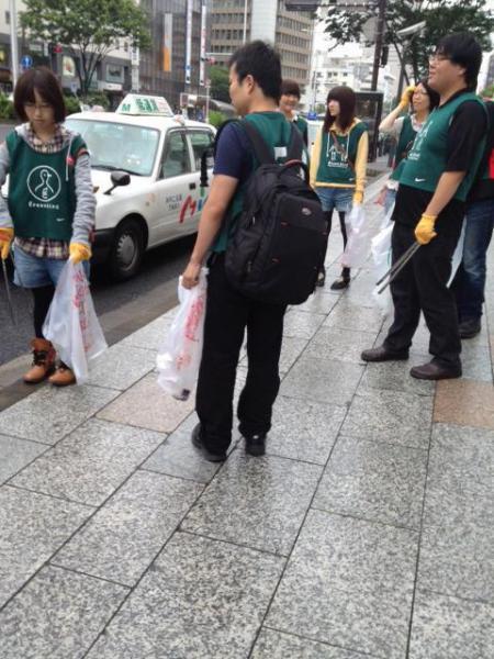 久々のアーケード街のおそうじ画像