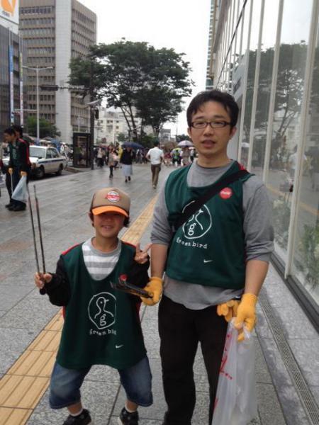 久々のアーケード街のおそうじ画像