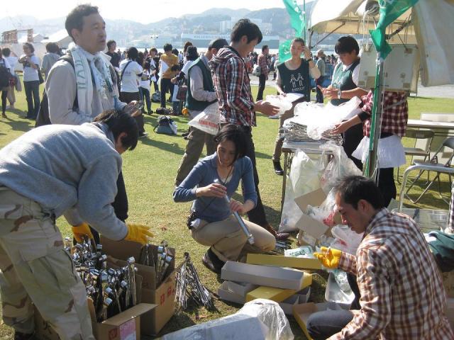 &times;ジブラルタ生命 清掃活動 ＠ながさきエコライフフェスタ2012画像