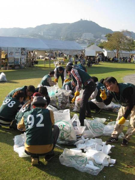 &times;ジブラルタ生命 清掃活動 ＠ながさきエコライフフェスタ2012画像