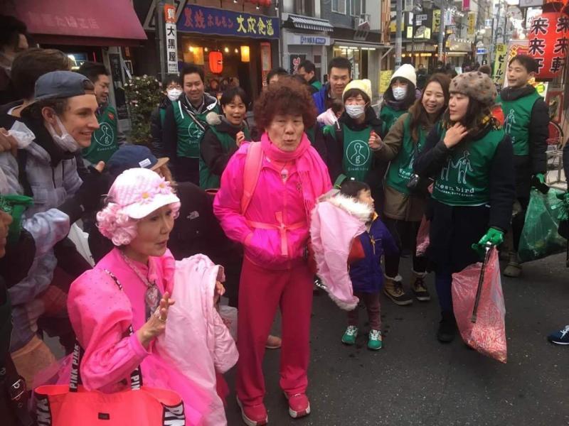 笑い溢れる新年初そうじ;D画像