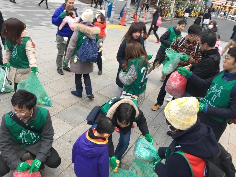 笑い溢れる新年初そうじ;D画像