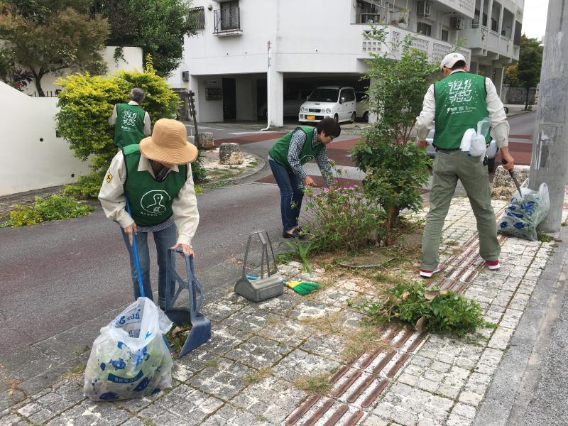 那覇チーム「アレックス地域清掃」画像