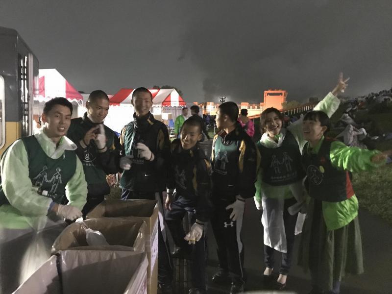 秋の夜空に咲く北区の花火画像