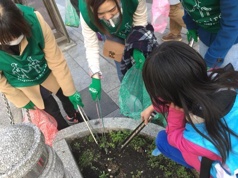ユニクロ赤羽ビビオ店さんとコラボそうじ:)画像