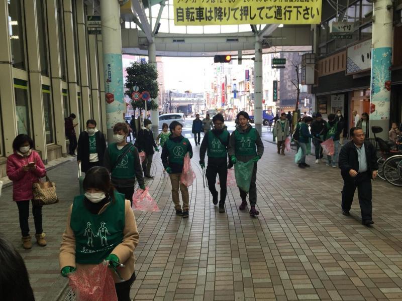 ユニクロ赤羽ビビオ店さんとコラボそうじ:)画像