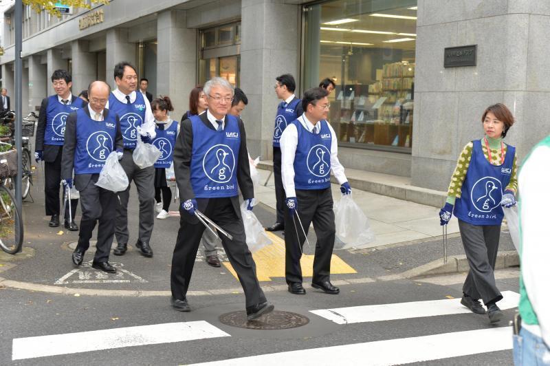 株式会社ＵＡＣＪの皆さんと大手町をおそうじしました！画像