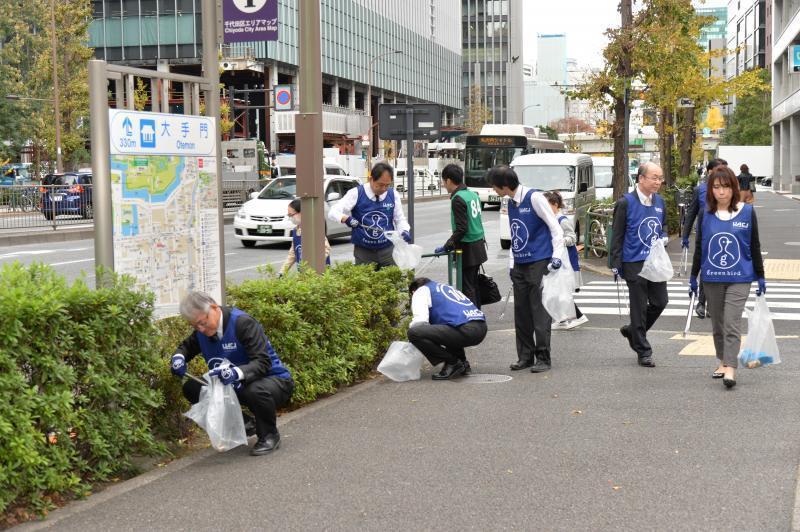 株式会社ＵＡＣＪの皆さんと大手町をおそうじしました！画像