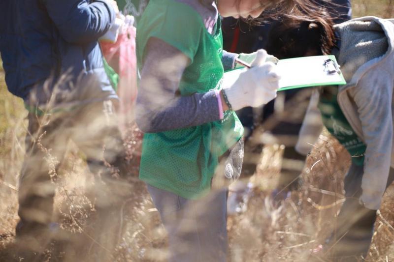南鶴牧小学校のみんなと多摩川をごみ拾い！！画像
