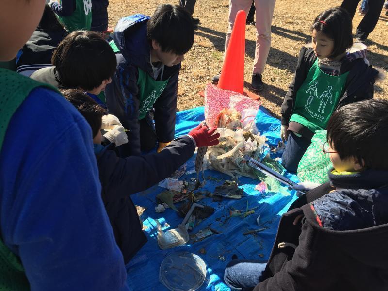 南鶴牧小学校のみんなと多摩川をごみ拾い！！画像