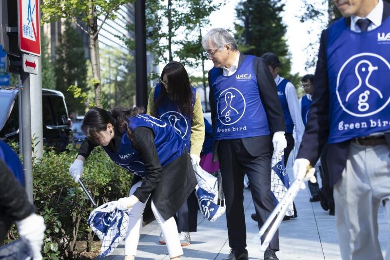 今年も！株式会社ＵＡＣＪの皆さんと大手町をおそうじ！画像