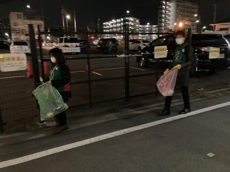 サンタに手を振るおそうじ画像