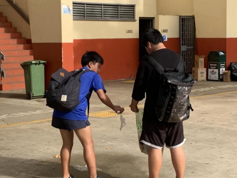 緊急ゴミ拾い活動　チャーチルパークスタジアムにて画像