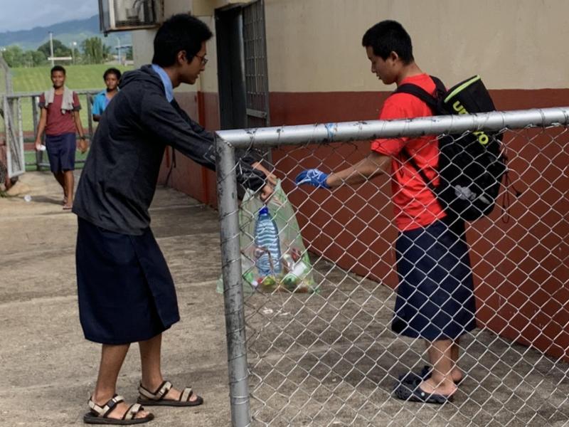 緊急ゴミ拾い活動　チャーチルパークスタジアムにて画像