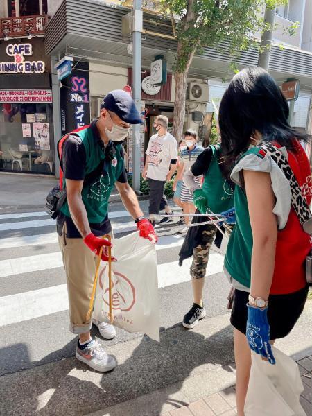 スポットライトはどこでも照らせる画像