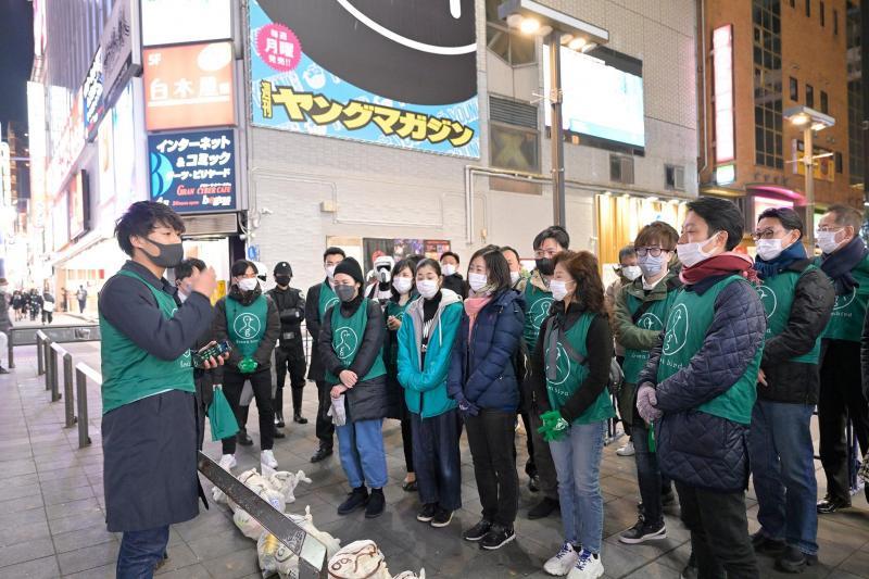 歌舞伎町お掃除画像