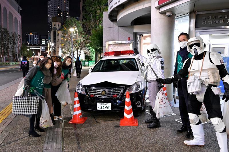 歌舞伎町お掃除画像