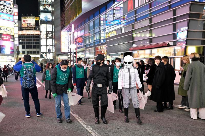 歌舞伎町お掃除画像