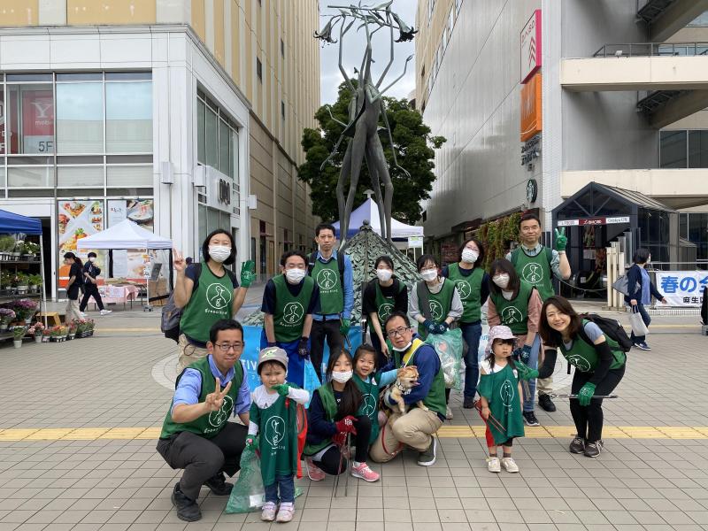 可愛いわんちゃんとお掃除画像