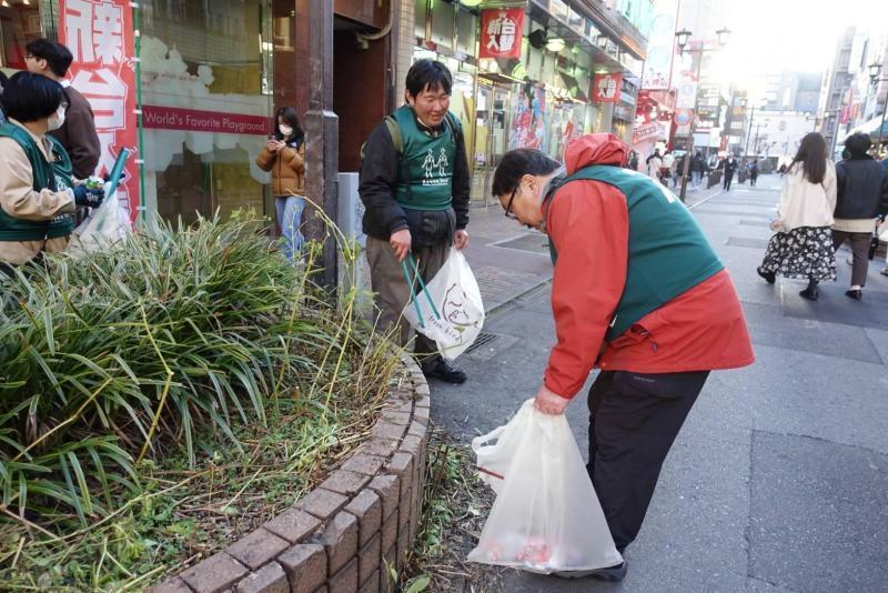 沖縄のヒッチハイカーも参加⭐︎土曜そうじ画像